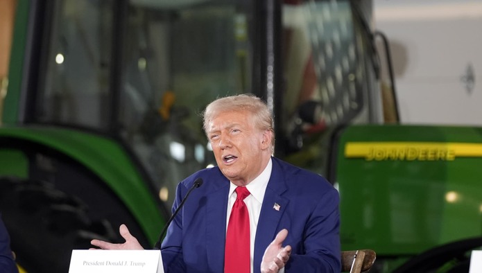 Дональд Трамп пригрозил компании John Deere 200%-ными ввозными пошлинами за перенос производства в Мексику