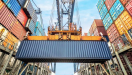 Крупнейшие контейнерные линии приостанавливают доставку грузов в Россию