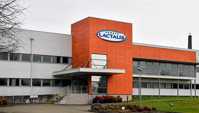 Lactalis снизит объем закупок молока у французских фермеров на 450 млн литров в год